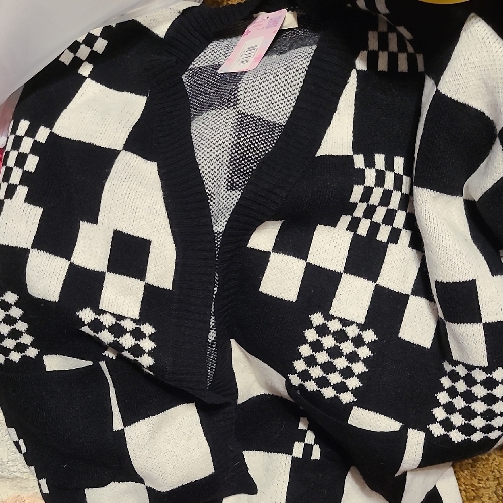 Black and White Checkered Women's Sweater - Picture 6 of 6